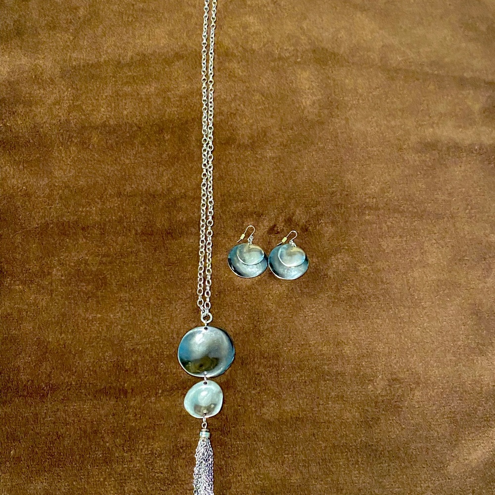 Long sIlver necklace with matching earrings